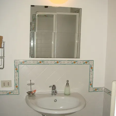 Πανσιόν La Soffitta E La Torre 3*